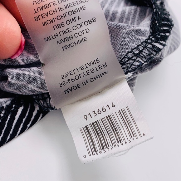 EUC Vince Camuto Women Sleeveless Printed Top - Picture 12 of 12